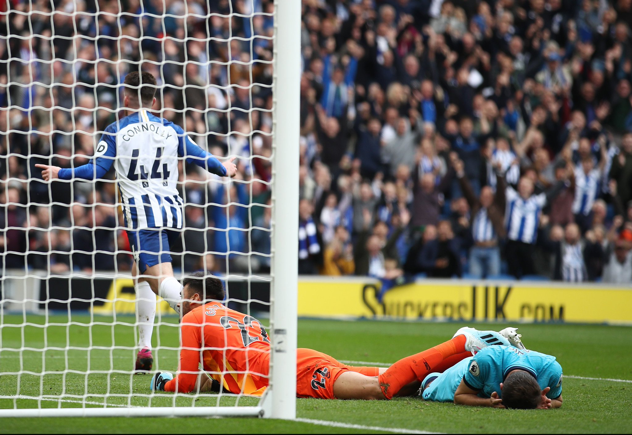 英足總官方：曼聯對陣富勒姆時球員圍堵裁判罰款6.5萬鎊！.